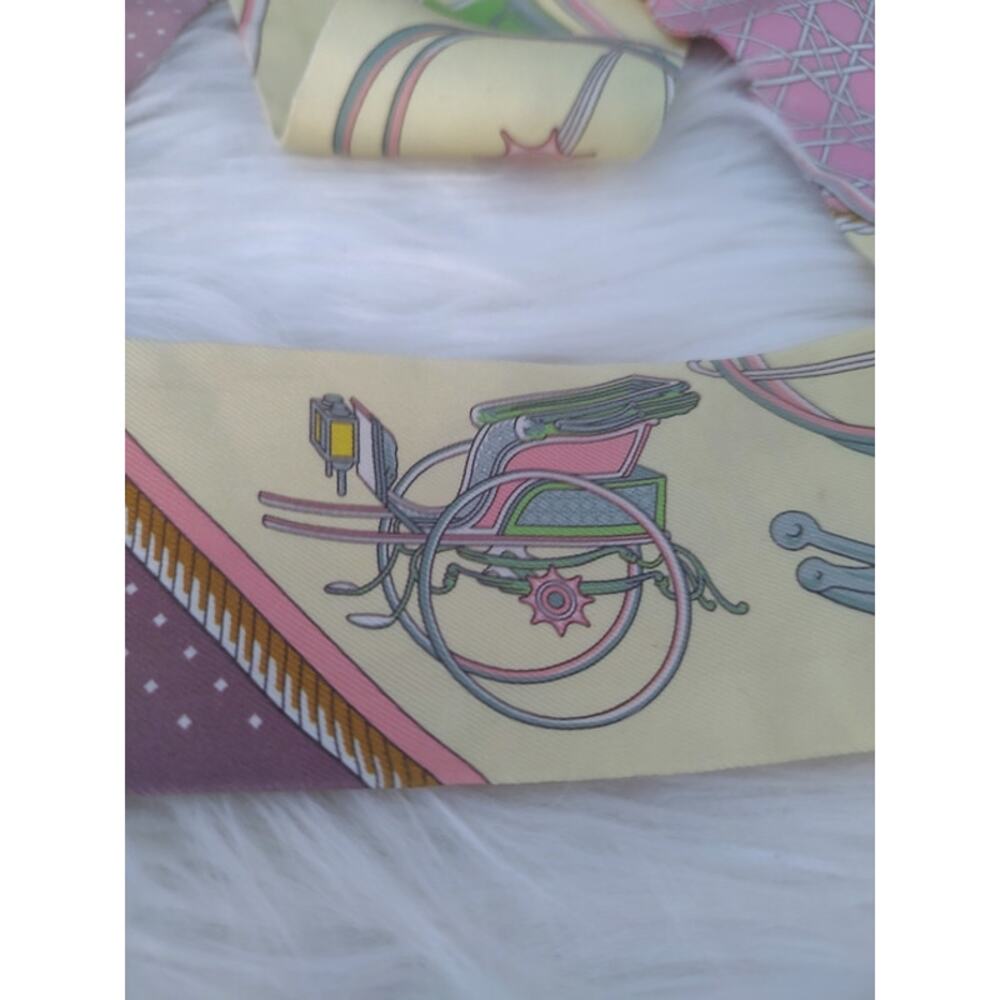 Hermes twilly Les Voitures a Transformation silk w/box & ribbon - Picture 2 of 6
